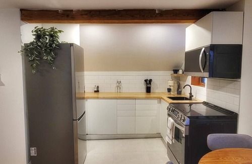 Montcalm Apartment | Brilliant 1-bedroom apartment with AC in charming Québec