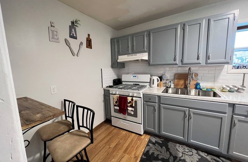 Troy Apartment | Brilliant 2-bedroom apartment with AC in vibrant Troy