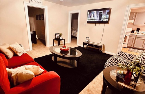Troy Apartment | Brilliant 2-bedroom apartment with AC in vibrant Troy