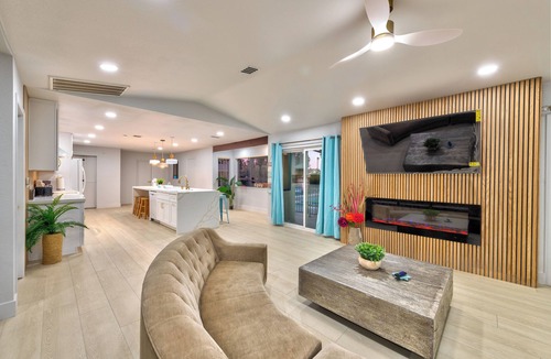 Rancho Oakey House | Brilliant 4-bedroom house with pool and games