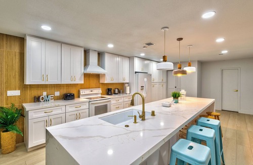Rancho Oakey House | Brilliant 4-bedroom house with pool and games
