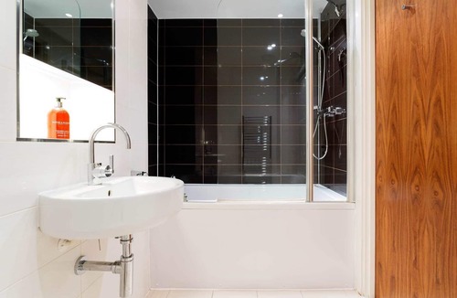 St Luke's Apartment | Brilliant Barbican, by Veeve