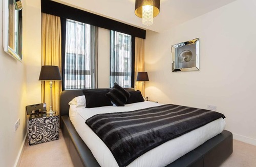 St Luke's Apartment | Brilliant Barbican, by Veeve