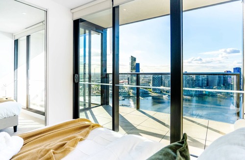 Docklands Apartment | Brilliant Collins Wharf Waterfront Condo