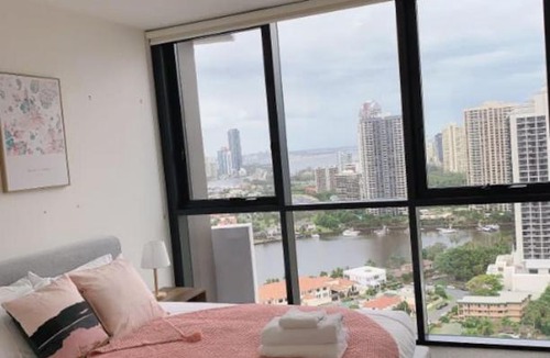 Surfers Paradise Apartment | Brilliant Home to SurferParadise@RiverView+Parking