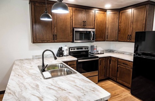 Brillion Apartment | Brillion 2‑Bedroom Suite w/Full Kitchen Near Ariens – Unit #4