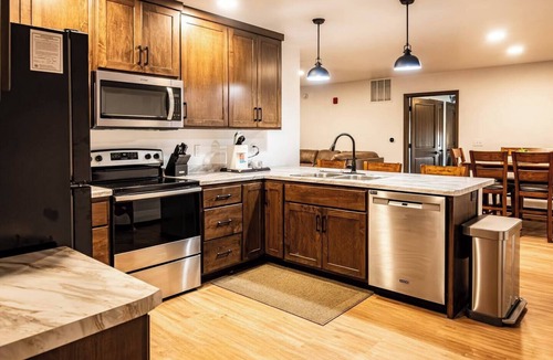 Brillion Apartment | Brillion 2‑Bedroom Suite w/Full Kitchen Near Ariens – Unit #6