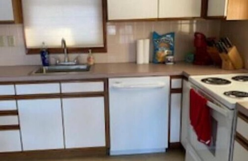 Brimfield Cottage | Brimfield Waterfront cottage