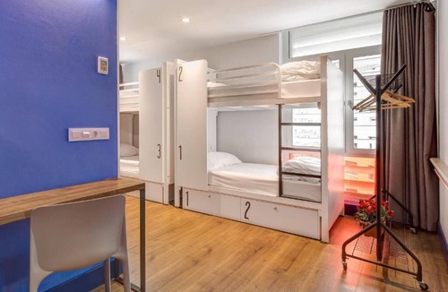 la Vila de Gracia Bed & Breakfast | Bring the Whole Crew! Private bedrooms with ensuite bathrooms!