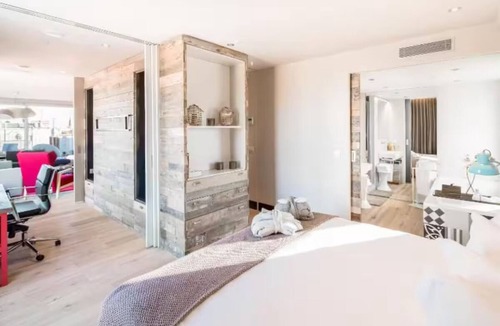 la Vila de Gracia Bed & Breakfast | Bring the Whole Crew! Private bedrooms with ensuite bathrooms!