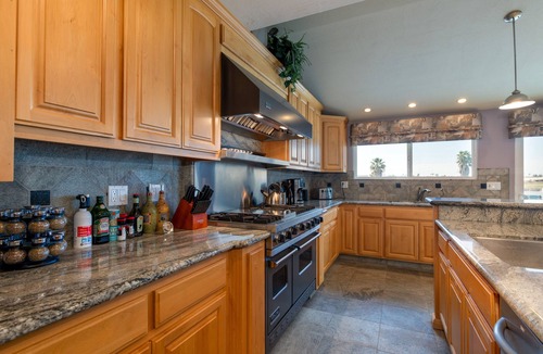 Discovery Bay House | Bring the whole family! 7 Bdrm, nice deck, big dock, close to fast water