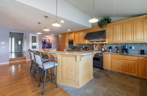 Discovery Bay House | Bring the whole family! 7 Bdrm, nice deck, big dock, close to fast water