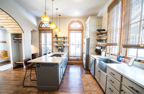 Buena Vista House | Bring the whole family to this amazing 4 bedroom home with lots of room to spread out