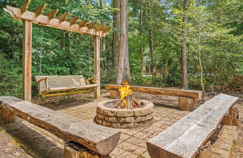 Cosby Cabin | Bring your dog and Family! Heated Indoor Pool