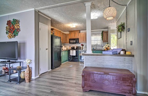 Mohawk House | Bring Your Pets! Midway Abode w/Yard & Fire Pit