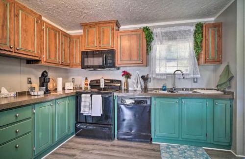 Mohawk House | Bring Your Pets! Midway Abode w/Yard & Fire Pit