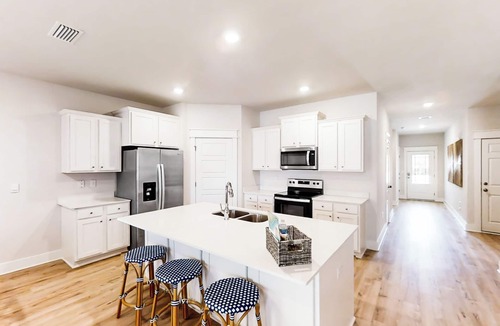 Carrabelle House | Bring Your Pets, Walk to Beach! St Teresa Haven
