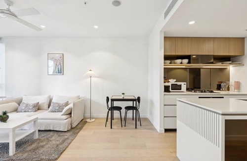 Brisbane Central Business District Apartment | Brisbane 1BR with Pool, Spa, Sauna and Balcony