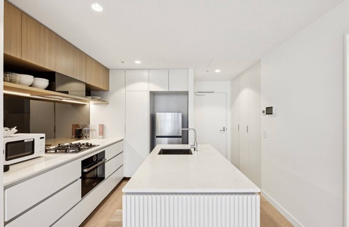 Brisbane Central Business District Apartment | Brisbane 1BR with Pool, Spa, Sauna and Balcony