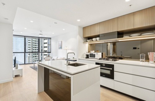 Brisbane Central Business District Apartment | Brisbane 1BR with Pool, Spa, Sauna and Balcony
