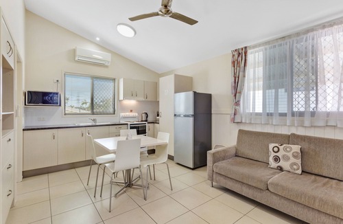 Eight Mile Plains Apartment | Brisbane Holiday Village
