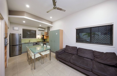Eight Mile Plains Apartment | Brisbane Holiday Village