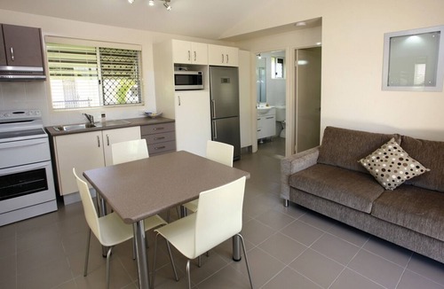 Eight Mile Plains Apartment | Brisbane Holiday Village