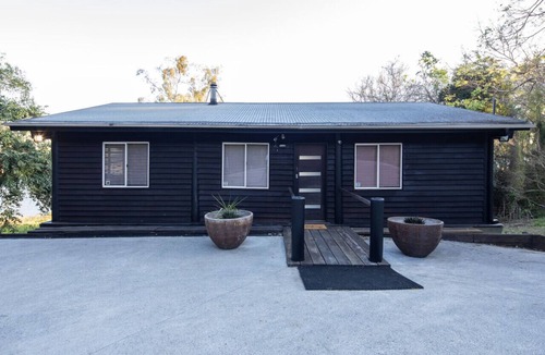 Kenmore Cabin | Brisbane River Shack