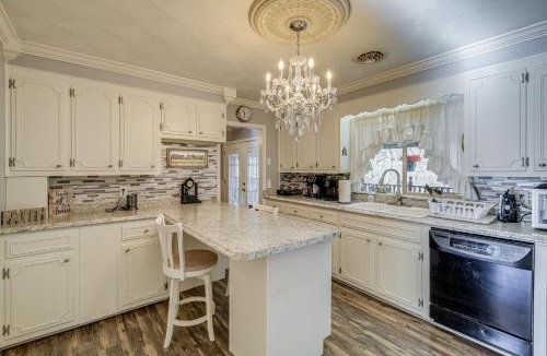 Bristol House | Bristol Retreat w/Creek Access: 2 Mi to Dtwn