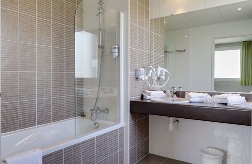 Saint-Onen-la-Chapelle Hotel | Brit Hotel L'Adresse