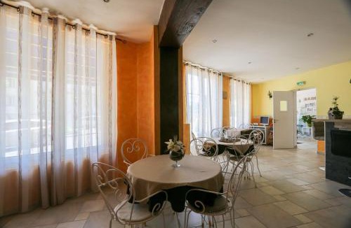 Saintes Hotel | Brit Hotel Bleu Nuit