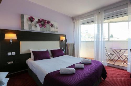 Saintes Hotel | Brit Hotel Bleu Nuit