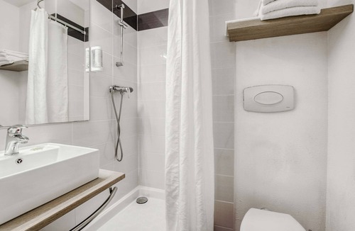 Clermont-l'Herault Hotel | Brit Hotel Clermont L'Herault