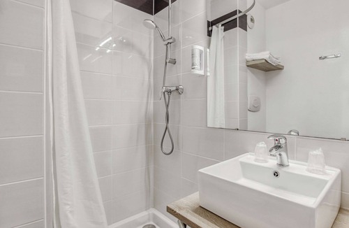 Clermont-l'Herault Hotel | Brit Hotel Clermont L'Herault