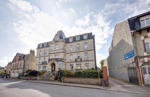 Bagnoles-de-l'Orne Hotel | Brit Hotel Confort Bagnoles Normandie
