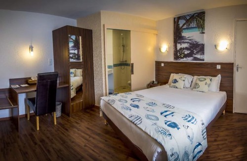 Saint-Andre-de-la-Marche Hotel | Brit Hotel Confort Azur Cholet Nord