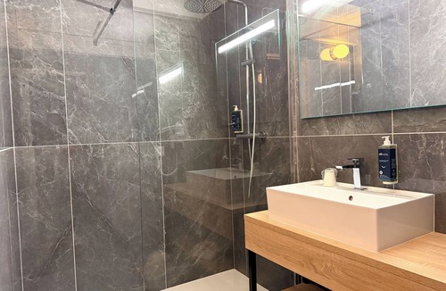 Gien Hotel | Brit Hotel Confort Gien