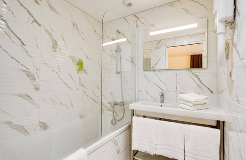 Loches Hotel | Brit Hotel Confort Loches