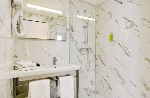 Loches Hotel | Brit Hotel Confort Loches
