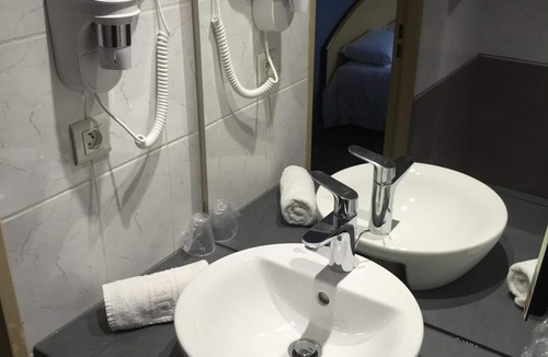 Nevers Hotel | BRIT HOTEL CONFORT NEVERS Centre Gare