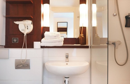 Morangis Hotel | BRIT HOTEL CONFORT ORLY MORANGIS