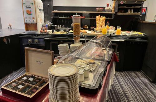 L'Aigle Hotel | Brit Hotel Du Dauphin L'Aigle