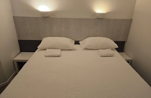 Jaunay-Clan Hotel | Brit Hotel Essentiel Poitiers – Gare du Futuroscope