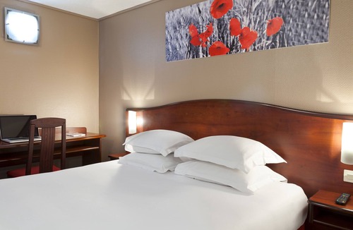 Arras Hotel | Brit Hotel Essentiel Arras