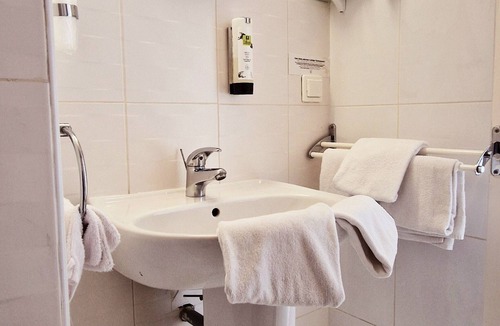 Pontivy Hotel | Brit Hotel Essentiel Pontivy-Robic