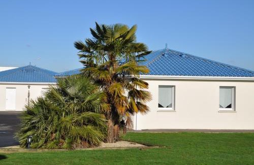 Saint-Andre-de-la-Marche Hotel | Brit Hotel Confort Azur Cholet Nord