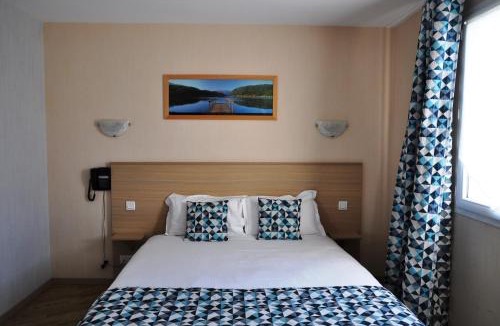 Saint-Andre-de-la-Marche Hotel | Brit Hotel Confort Azur Cholet Nord