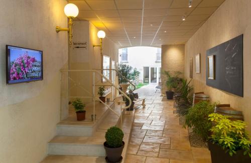 Chinon Hotel | BRIT HOTEL Le Lion d'Or CHINON