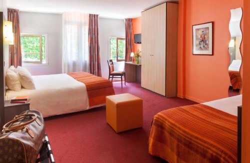 Chinon Hotel | BRIT HOTEL Le Lion d'Or CHINON