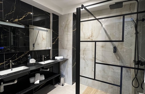 Troyes Hotel | Brit Hotel Le Royal - Troyes